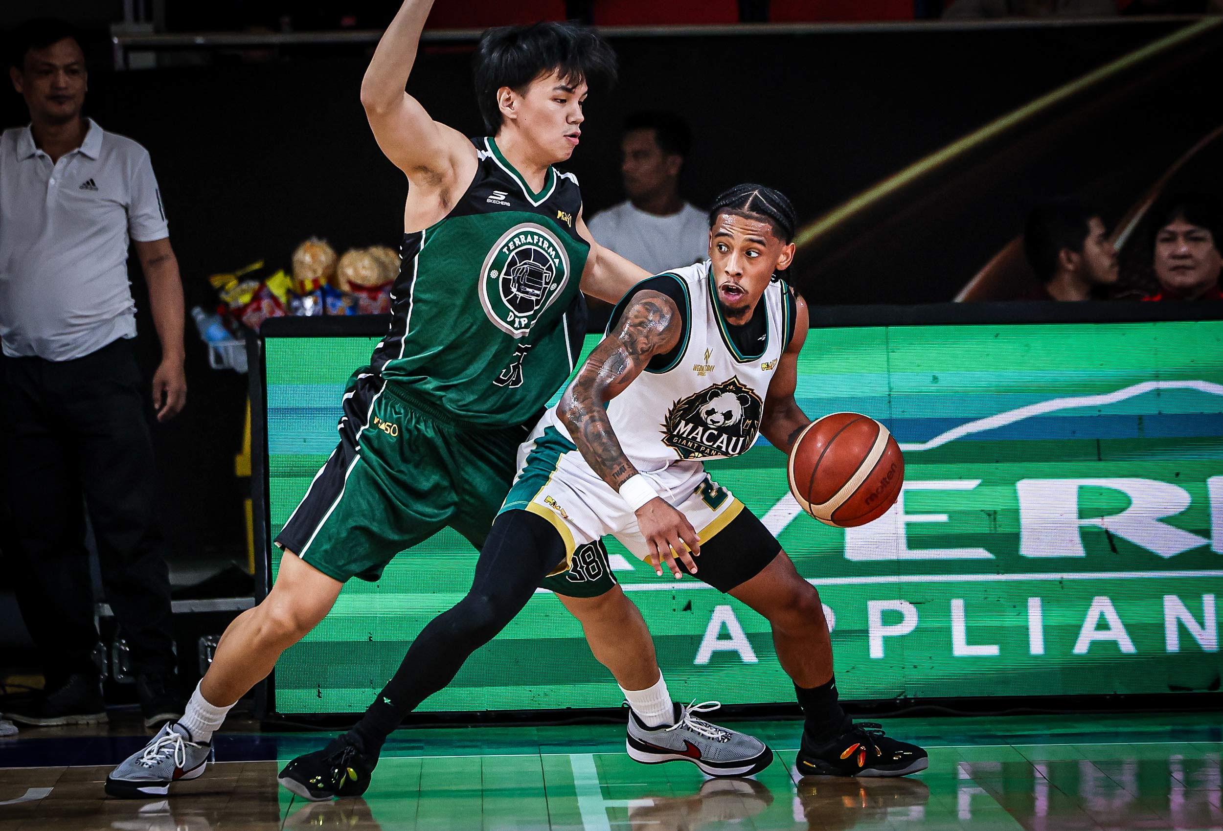 Five-foot-8 Chong Qui helps Macau salvage some pride in guest campaign