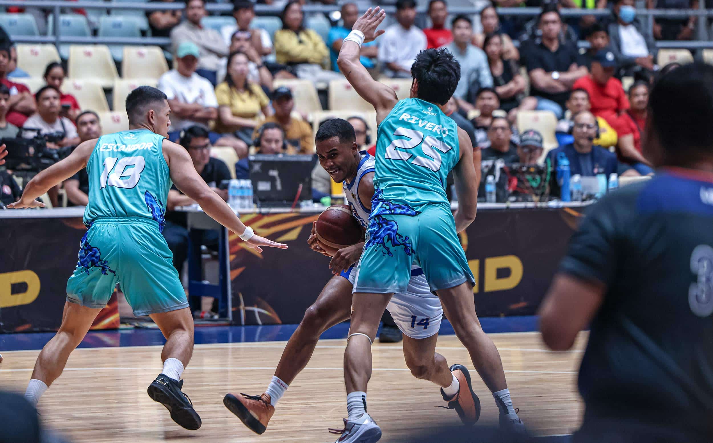 PBA: NLEX holds off Phoenix to move within win of semifinals